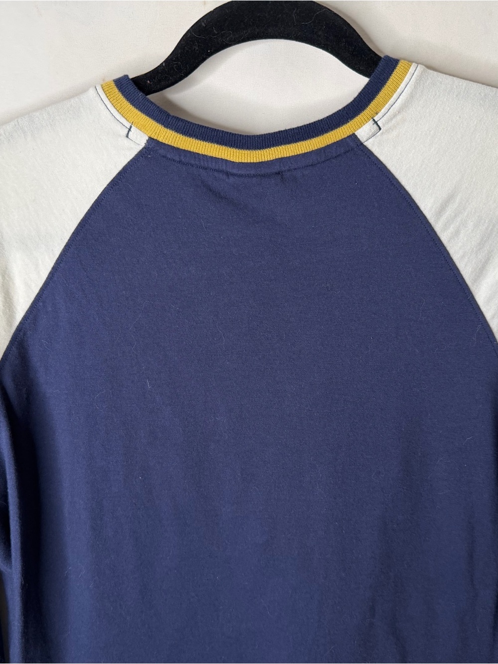 Under Armour Navy and Gold Notre Dame Irish Long Sleeve Raglan Tee - Picture 4 of 5